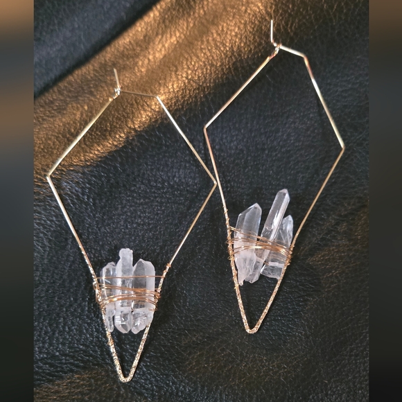 Quarts pillar hand hammered gold wire drop earrings approx. 3.5" lightweight - Picture 4 of 8